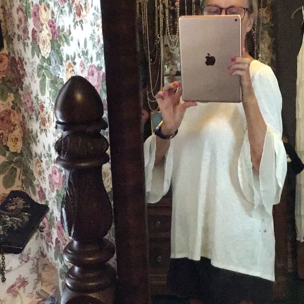Sinuous white blouse